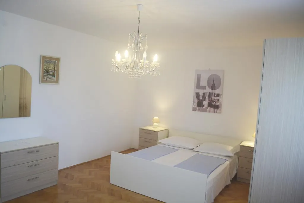 Marin Apartment Bibinje 0*,
